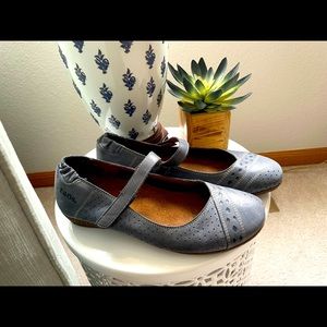 Taos Leather Mary Jane Scamp Flats